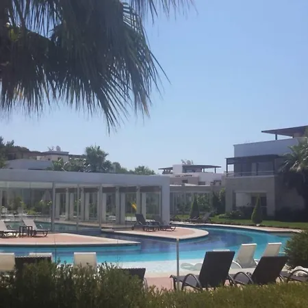 The Valley 2 Bed Spacious Facing Pool Apartment Side