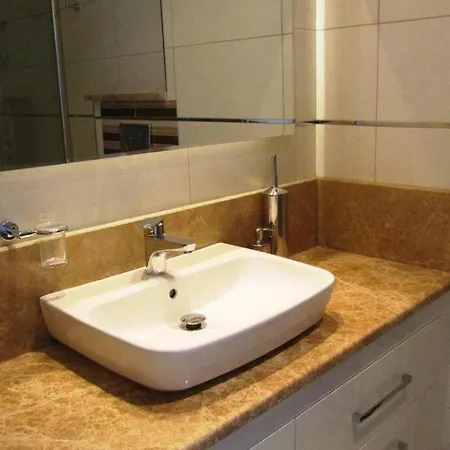 The Valley 2 Bed Spacious Facing Pool Apartment *